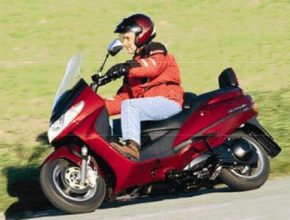 Suzuki_AN_400_Burgman_550.jpg