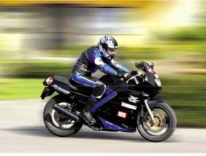 suzuki_gsx_250_across_550.jpg