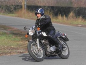 YAmaha_sr_400_1_550.jpg
