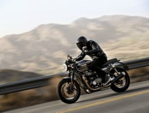 2019_SPEED_TWIN_Riding_3.jpg