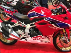 Honda_CBR250R_02_motorrevu.jpg