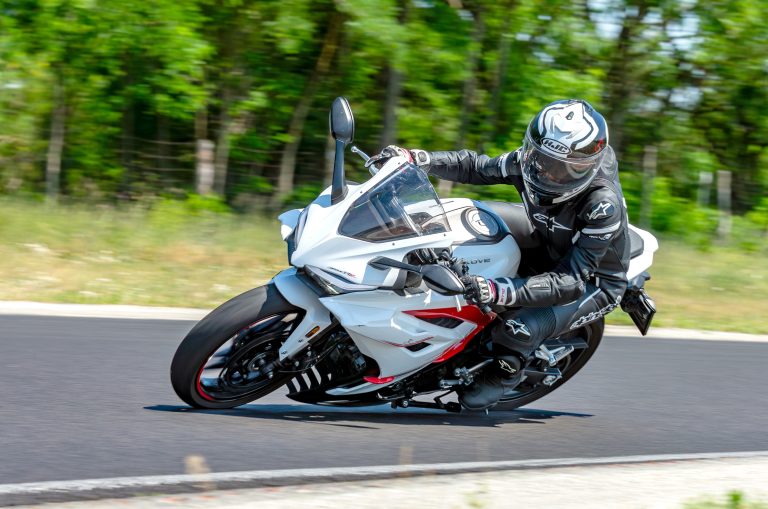 Menetpróba: Kove 350RR –részlet az aktuális lapszámunkból
