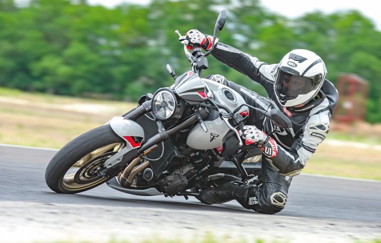 Menetpróba: Triumph Trident 800 – Neo-retro angol módra
